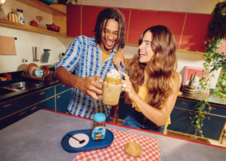 Nescafé Gelado destaca lançamento com refrescância e versatilidade