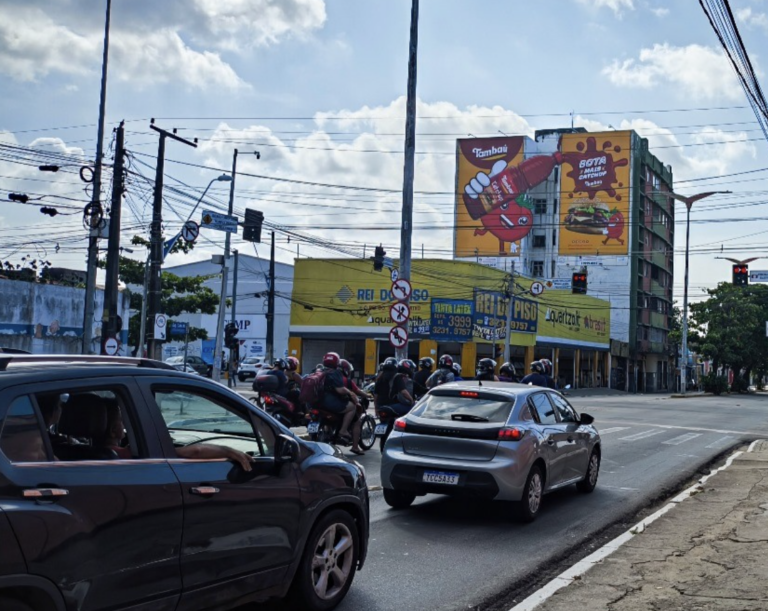 Tambaú Alimentos instala empena dupla em Fortaleza