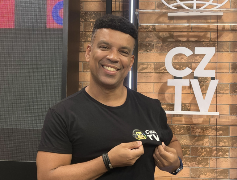 Luiz Alano estreia na CazéTV com narração de Porto x Roma