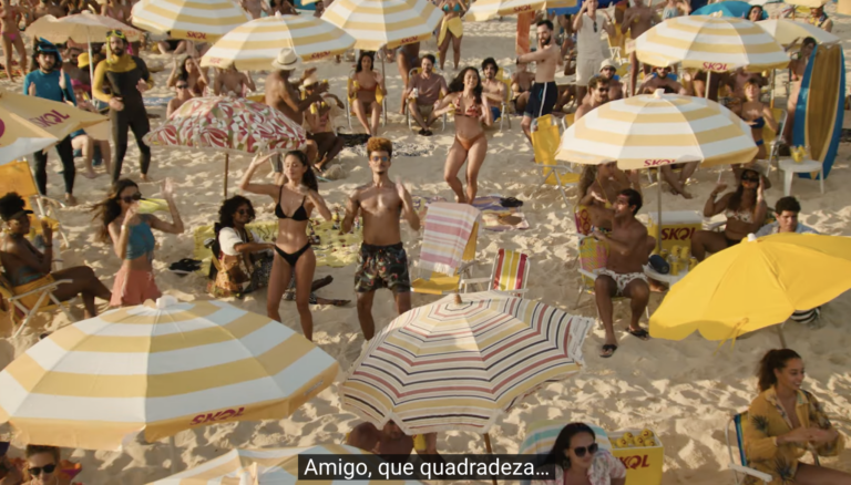 Skol “desce redondo” em campanha cheia de humor