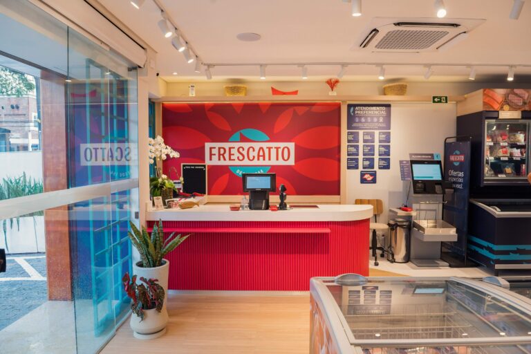 Frescatto lança campanha com cantora Gabi Melim