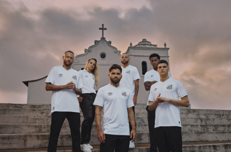 Santos FC e Umbro lançam camisa com ícone de Santos