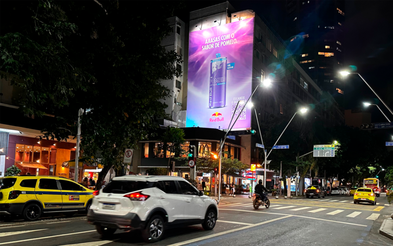 Red Bull promove sabor Pomelo com Mídia Exterior no Rio