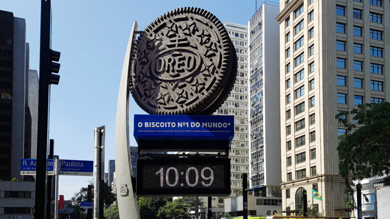 Oreo ocupa as ruas de SP com campanha da Leo