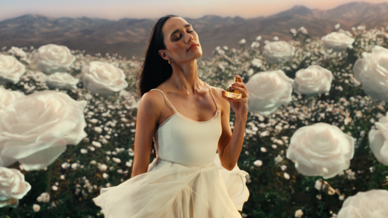 Natura Aura Alba convida mulheres a viverem sua exuberância