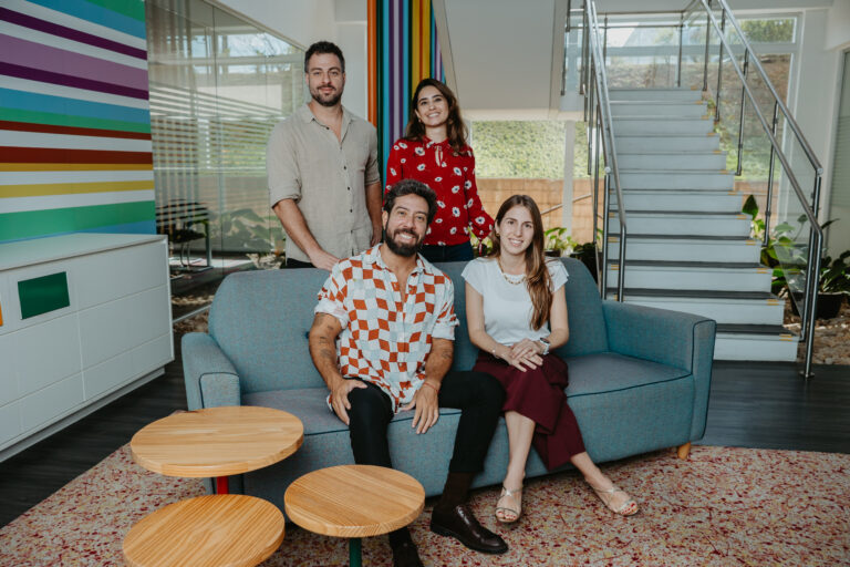 Fini escolhe Crush como sua nova agência