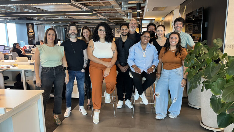 Lew’Lara\TBWA e Alma Preta celebram parceria