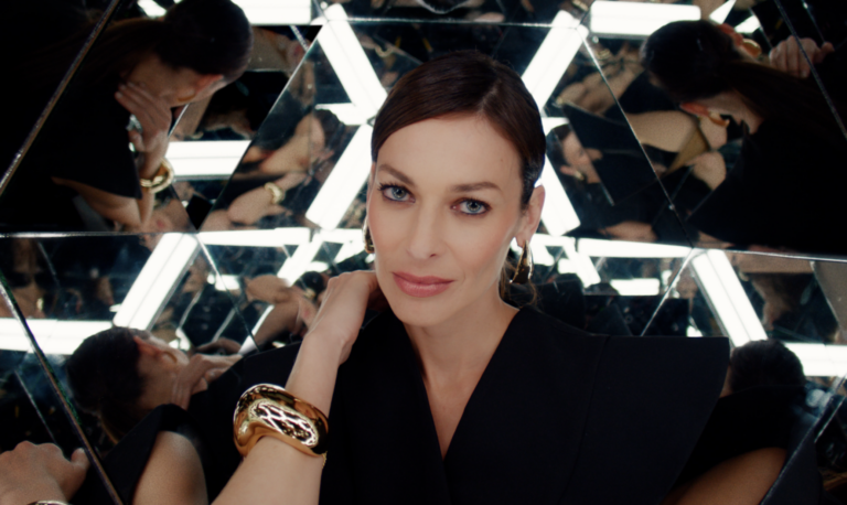 Espelhos e caleidoscópio guiam campanha de Eudora