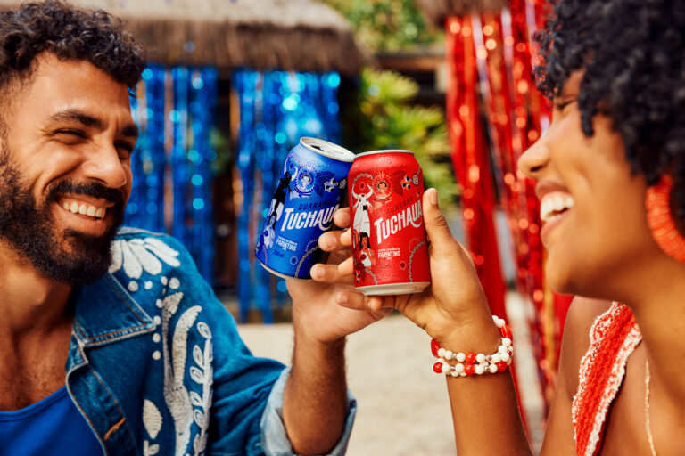 Guaraná Tuchaua lança embalagens de Festival de Parintins 2025