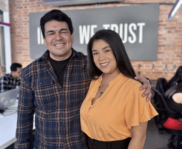 ADSPLAY contrata para áreas Financeira e Marketing