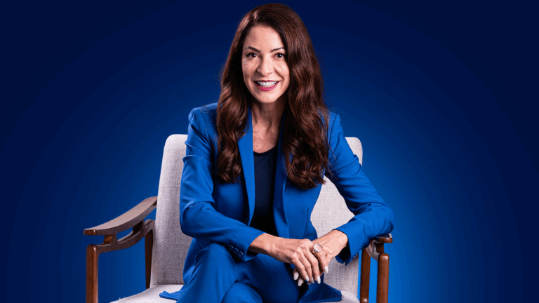 Ana Paula Padrão protagoniza campanha da Blue3 Investimentos