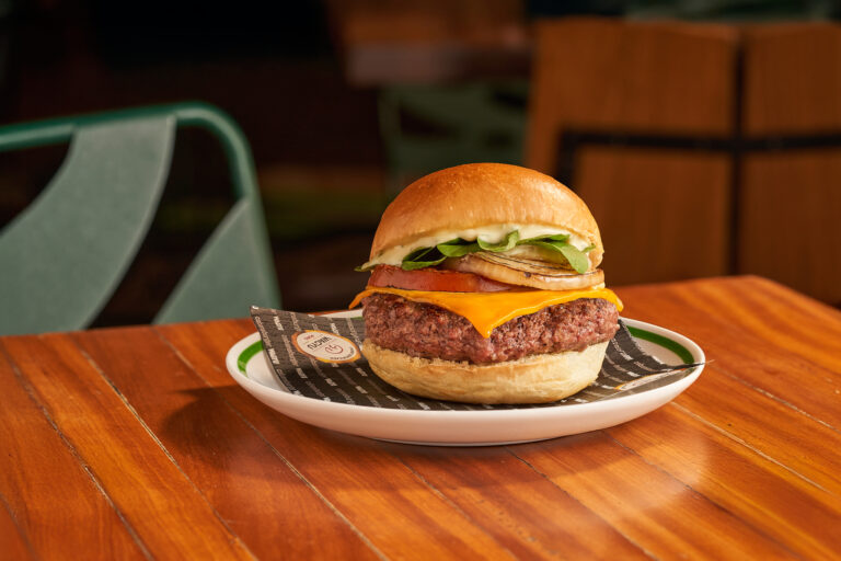 Cabana Burger oferece burger em dobro às quartas