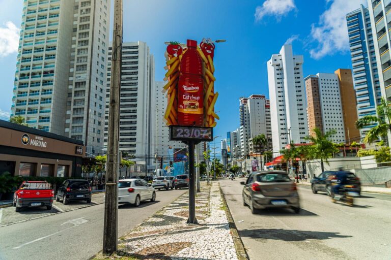 Tambaú e JCDecaux instalam relógio em Fortaleza