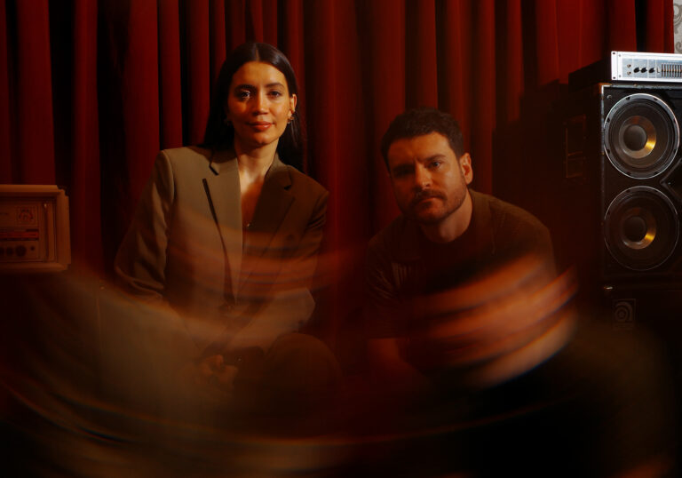 Hey, Listen chega ao mercado