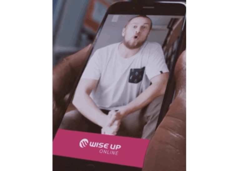 Wise Up celebra 30 anos com campanha criada por IA