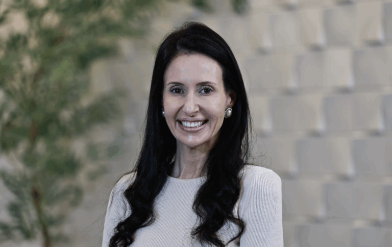 Sankhya anuncia Renata Marini no Marketing