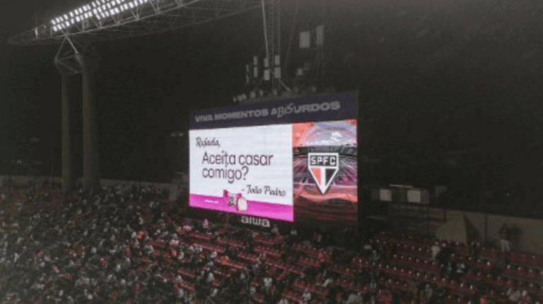 Pedido de casamento no Morumbis surpreende torcida 