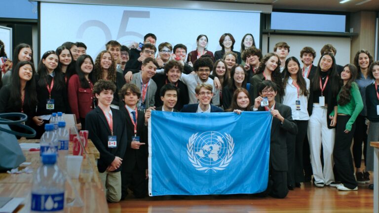 Colégio Bandeirantes simula Assembléia da ONU