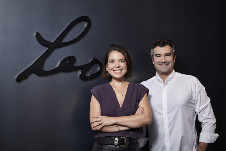 Leo celebra 50 anos no Brasil