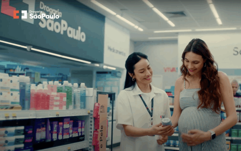 Drogaria São Paulo faz 82 anos em campanha da AT Filmes