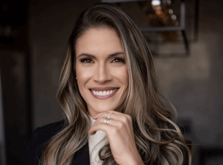 Grupo NAOS anuncia Juliana Valeriano