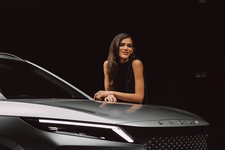 Bruna Marquezine é a nova embaixadora da Omoda