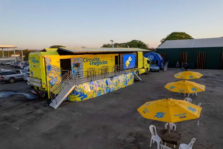 Banco do Brasil percorre o país com carretas personalizadas