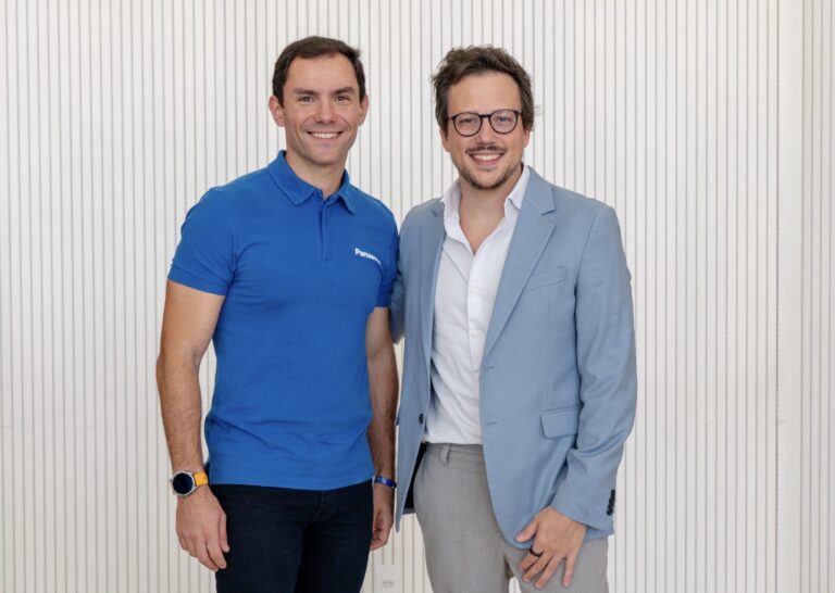 Purpple conquista conta da Panasonic