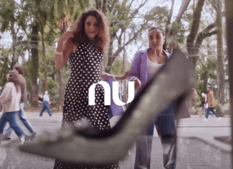 Nubank lança campanha “Com o Nu é outra história”