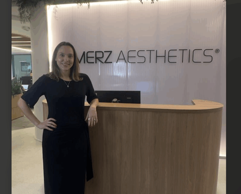 Amo conquista a conta da Merz Aesthetics