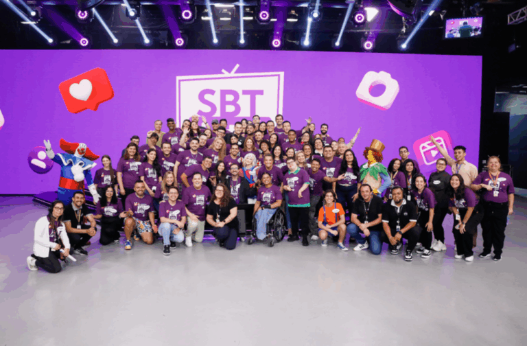 Influenciadores são recebidos em encontro no SBT