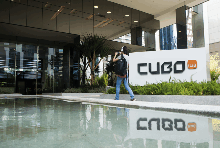 Cubo Itaú lança marca em celebração aos seus 10 anos