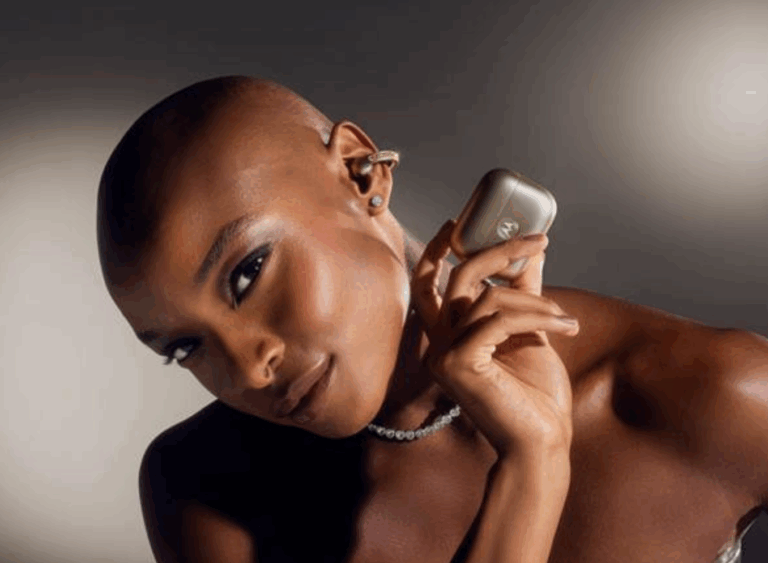 Craft. assina collab entre Motorola e Swarovski