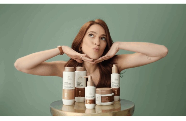 Ana Clara reage ao cabelo branco em campanha de Natura