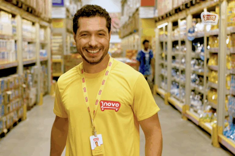 Ampla assina campanha do Novo Atacarejo