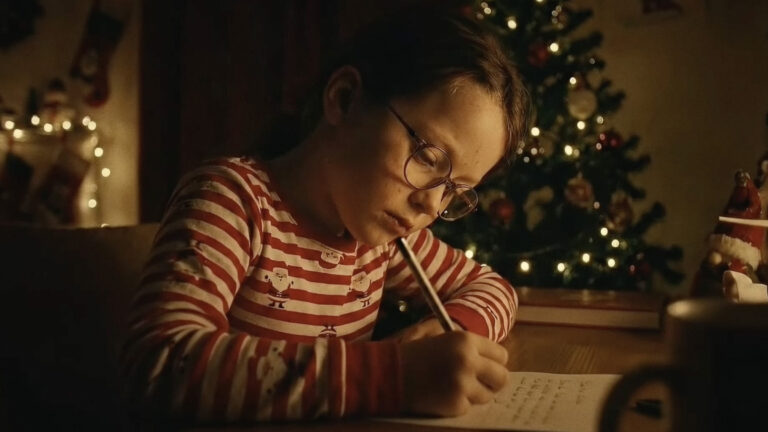 Natal da Verisure traz garota fazendo pedido inusitado