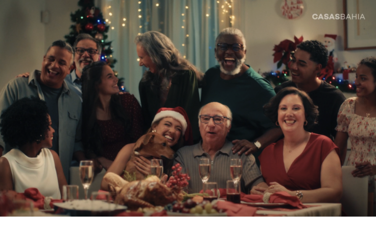 Casas Bahia aposta em humor neste Natal