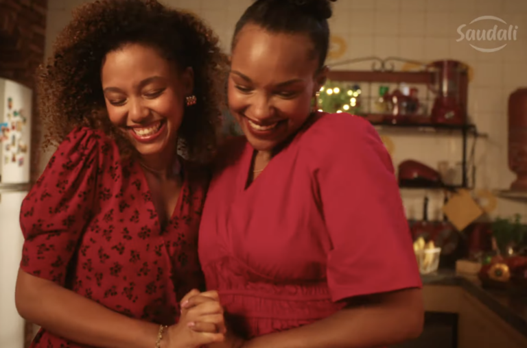 Saudali traz a vovó em campanha natalina