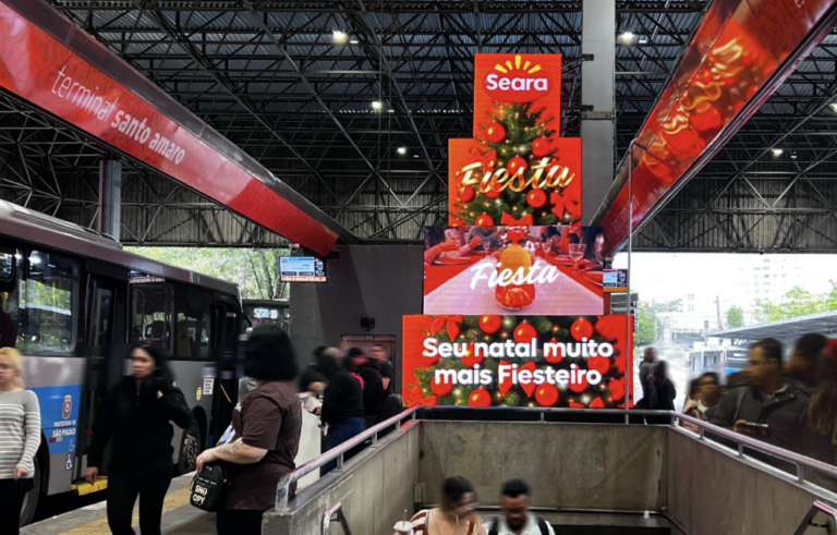 Seara instalação de árvores de Natal em parceria com RZK Digital