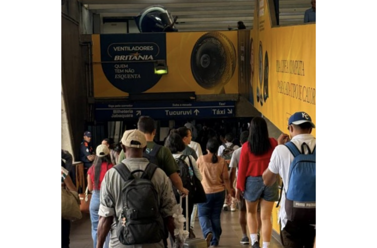 Britânia “invade” outdoors do Terminal Tietê