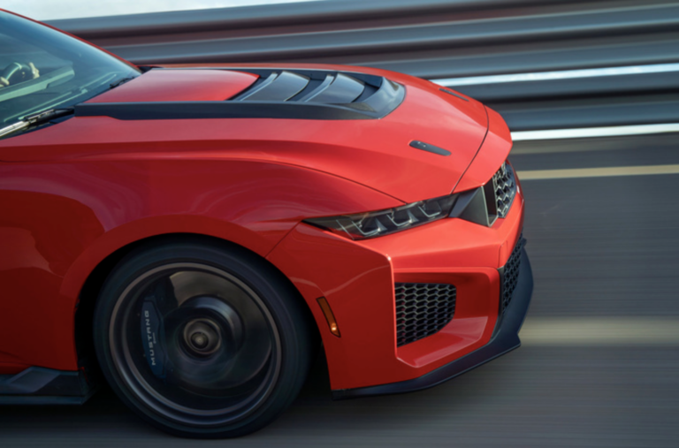 Mustang Dark Horse SC traz o DNA das pistas para as ruas