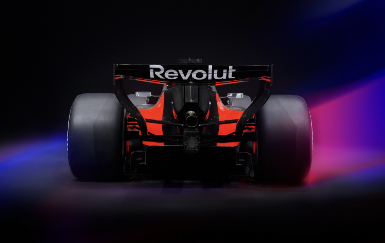 Equipe Audi Revolut faz espetáculo imersivo em Berlim