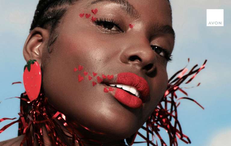 Avon transforma batom em protagonista do Carnaval 2026