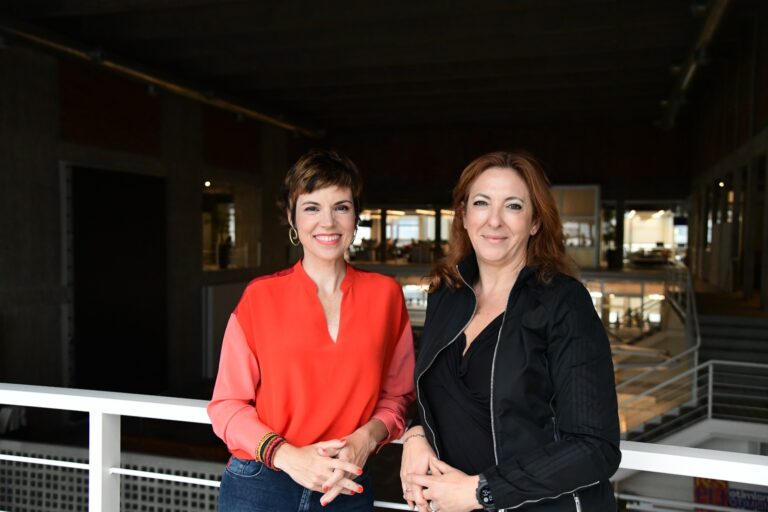 Gloria Vanique assina com a Gazeta