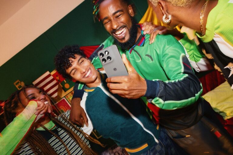 O futebol te chama. E a Motorola atende.