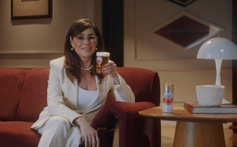 Christiane Torloni estrela nova campanha da Amstel
