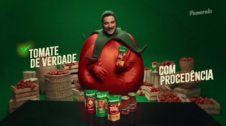 Chay Suede retorna com “Só quem tem Pomarola tem o molho”