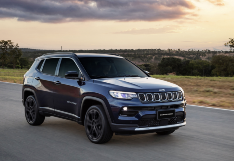 Jeep Compass segue na liderança entre os SUVs médios