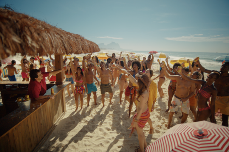 Skol transforma feriados em plataforma de marca