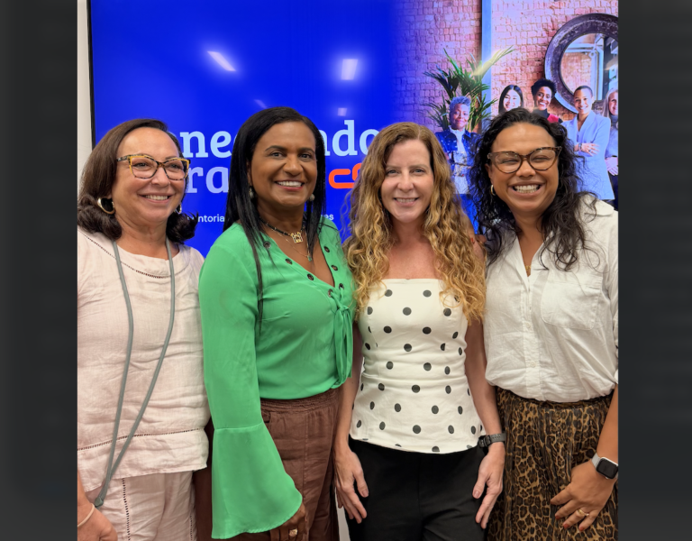 Mulheres 40+ conectam universitárias e sêniors na Bahia